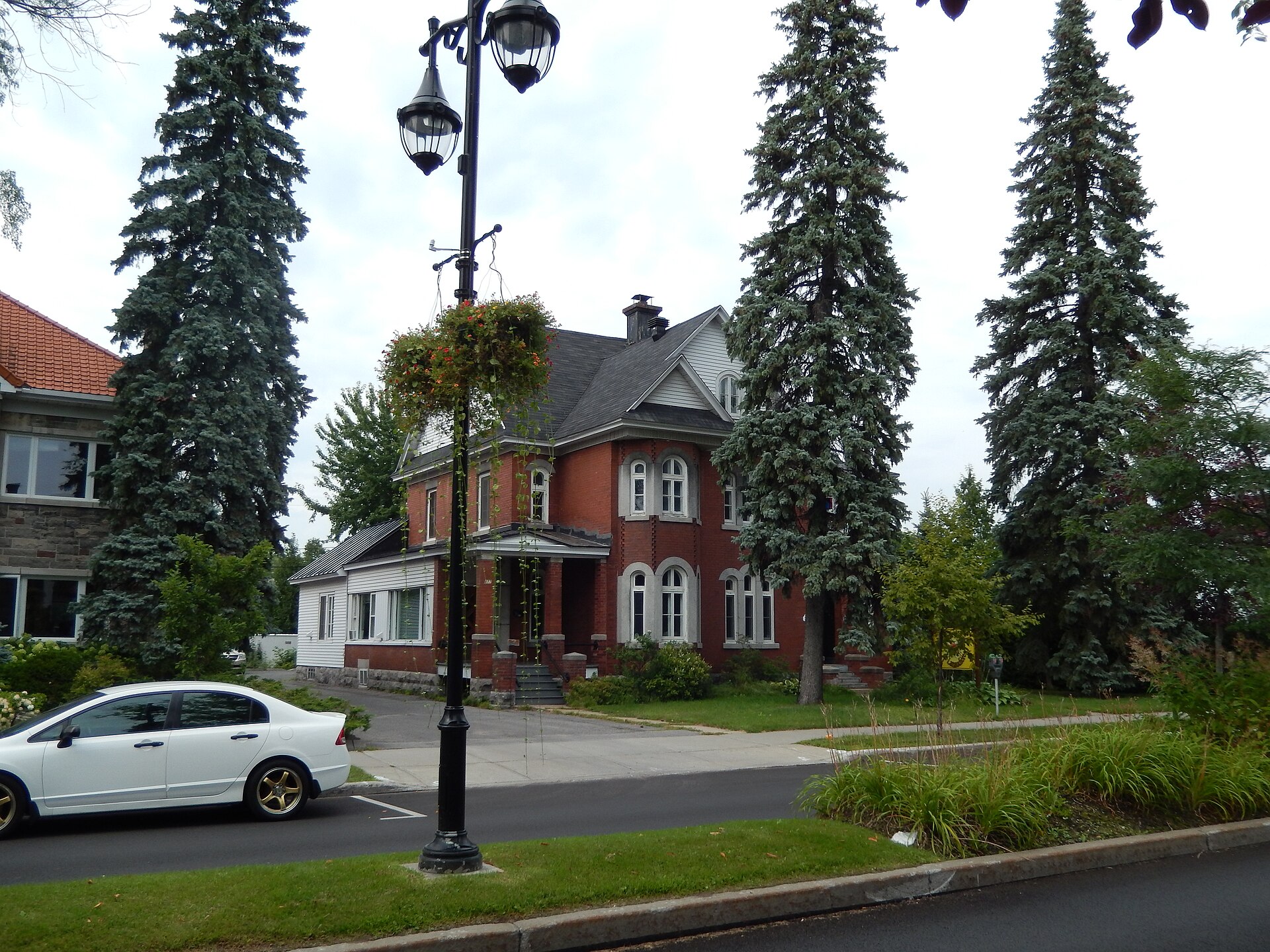 Brick and wood houses on a residential street in Joliette