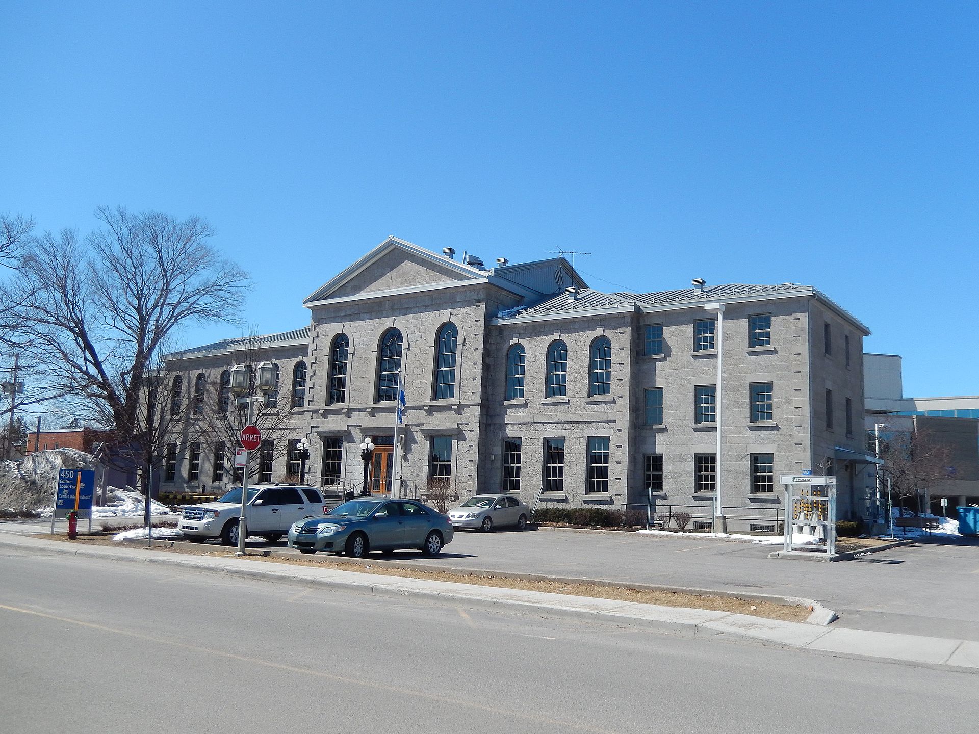 Joliette Courthouse, Institutional Stone Building in Downtown